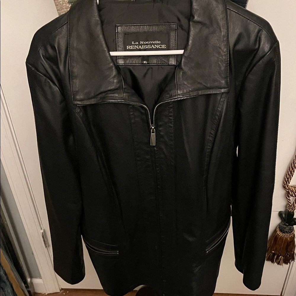 La Nouvelle Renaissance Women's Black Leather Zip-Front Jacket